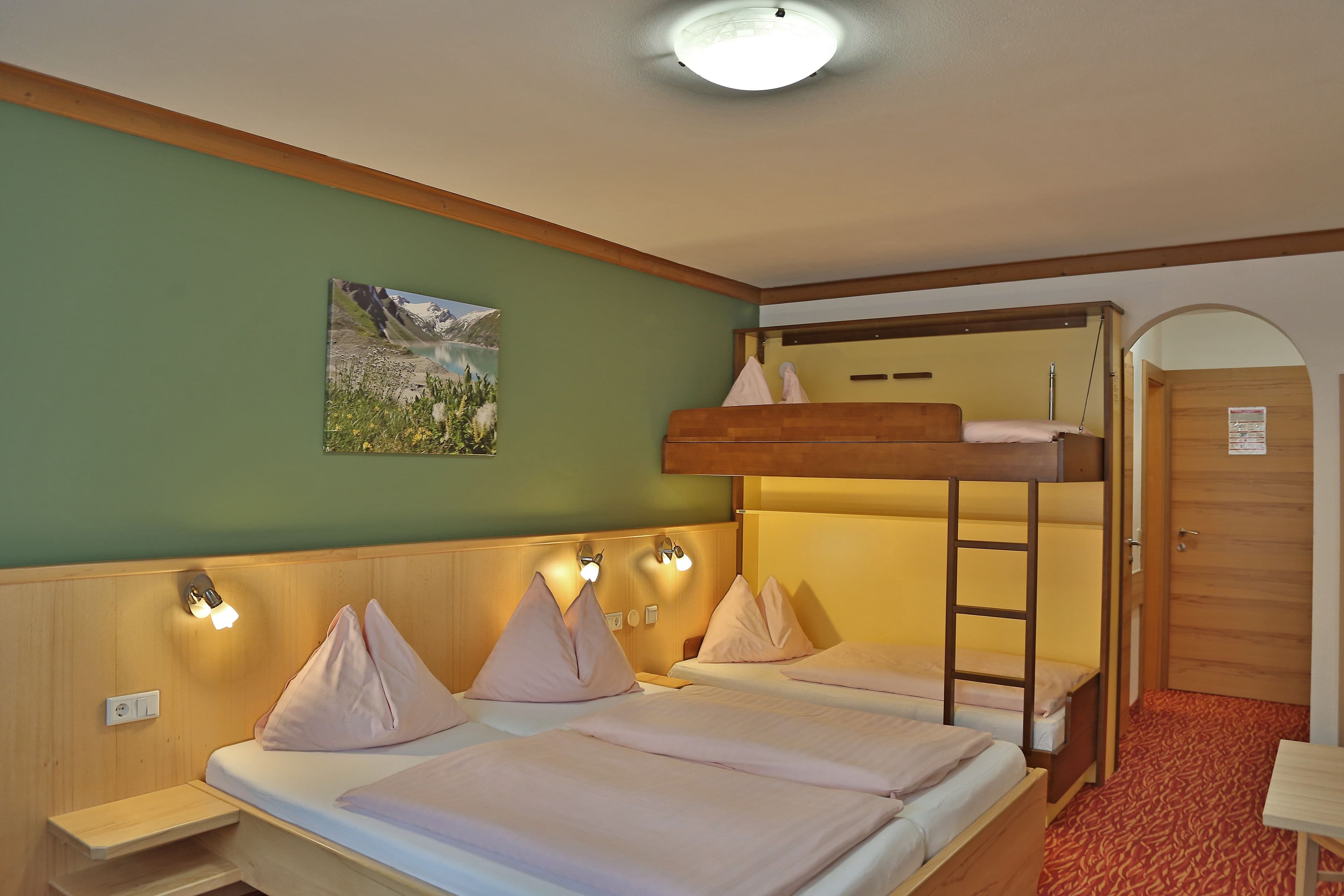 ESCHENHOF BED | BREAKFAST & MORE - Vierbettzimmer 106