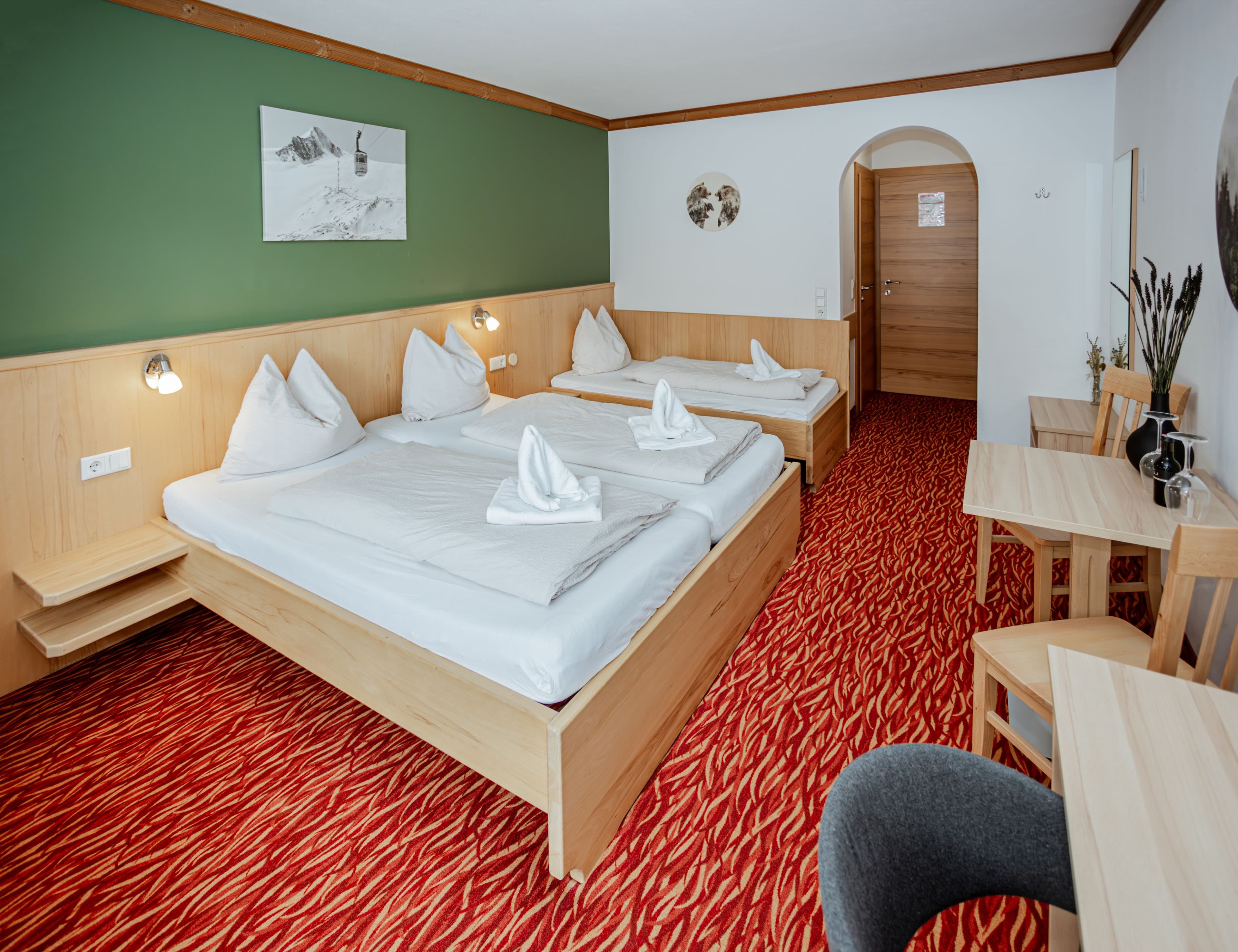 ESCHENHOF BED | BREAKFAST & MORE - Dreibettzimmer 204 - Image 5