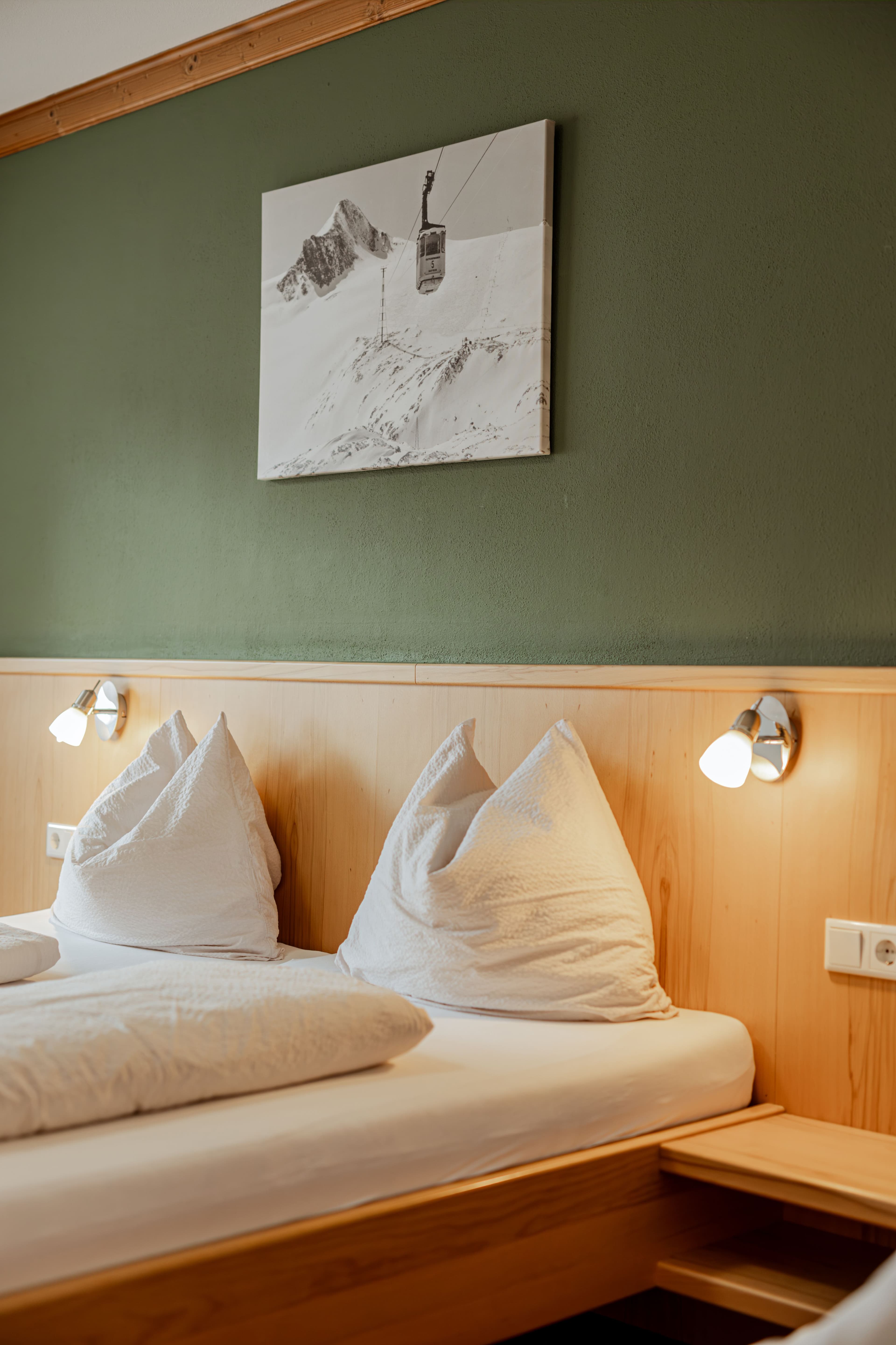 ESCHENHOF BED | BREAKFAST & MORE - Dreibettzimmer 204 - Image 4