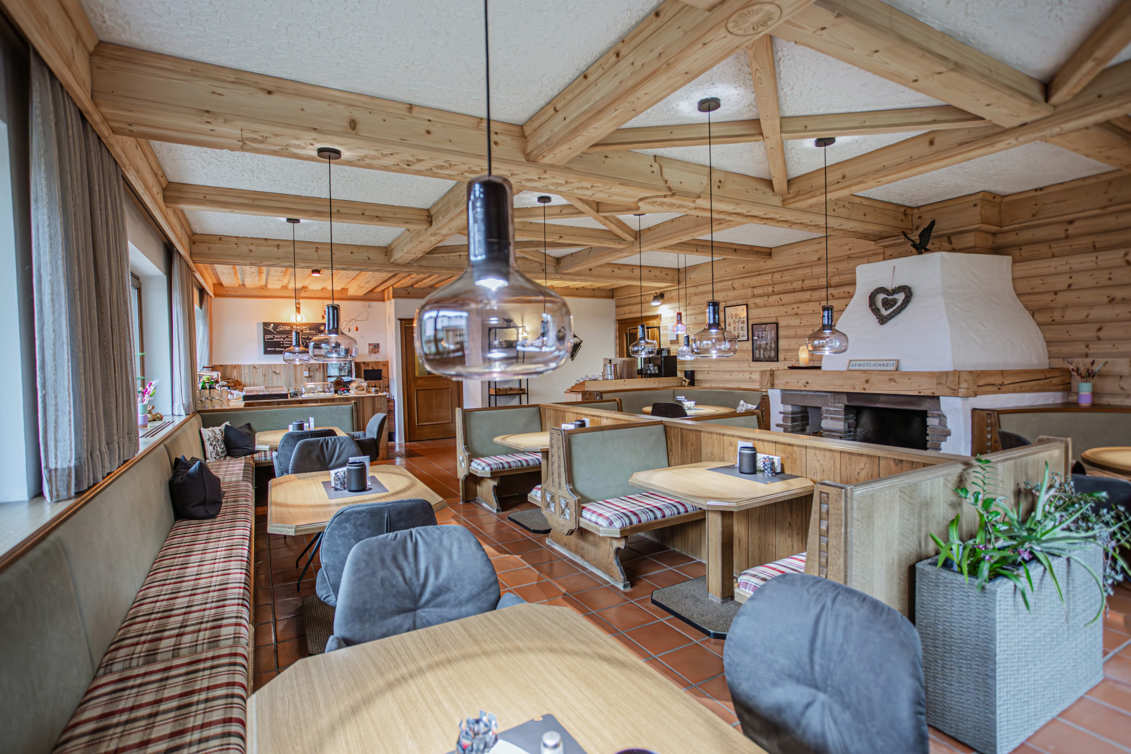 ESCHENHOF BED | BREAKFAST & MORE - Dreibettzimmer 204 - 3