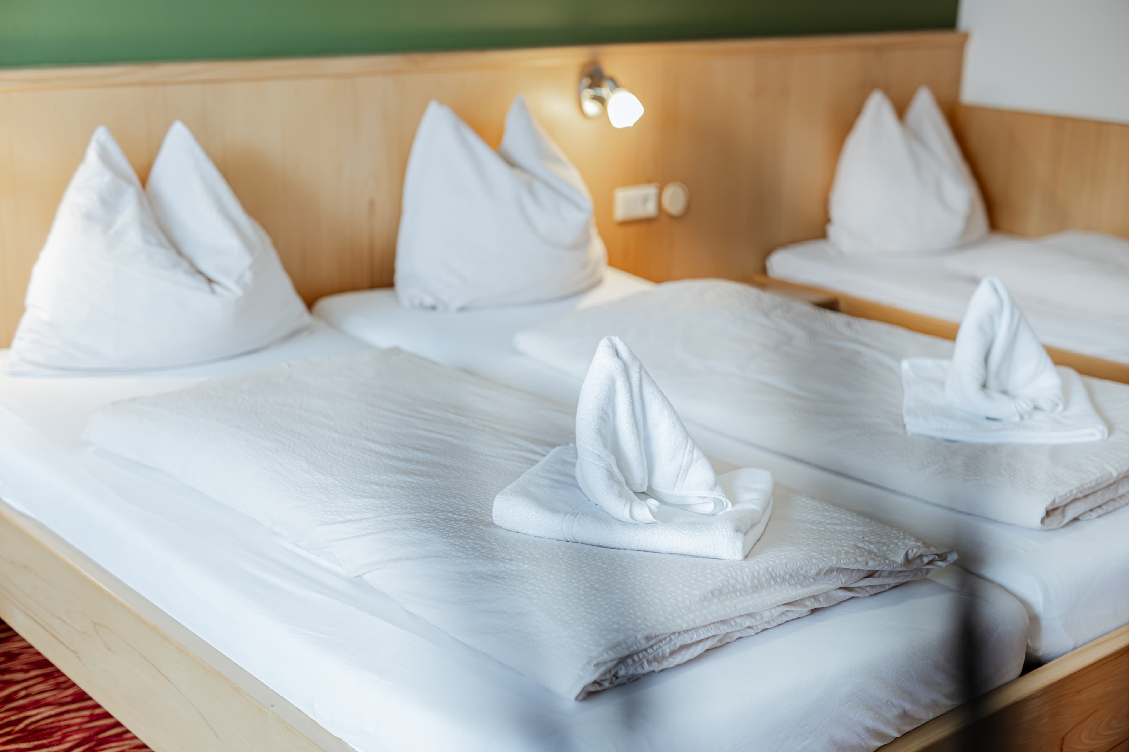 ESCHENHOF BED | BREAKFAST & MORE - Dreibettzimmer 204